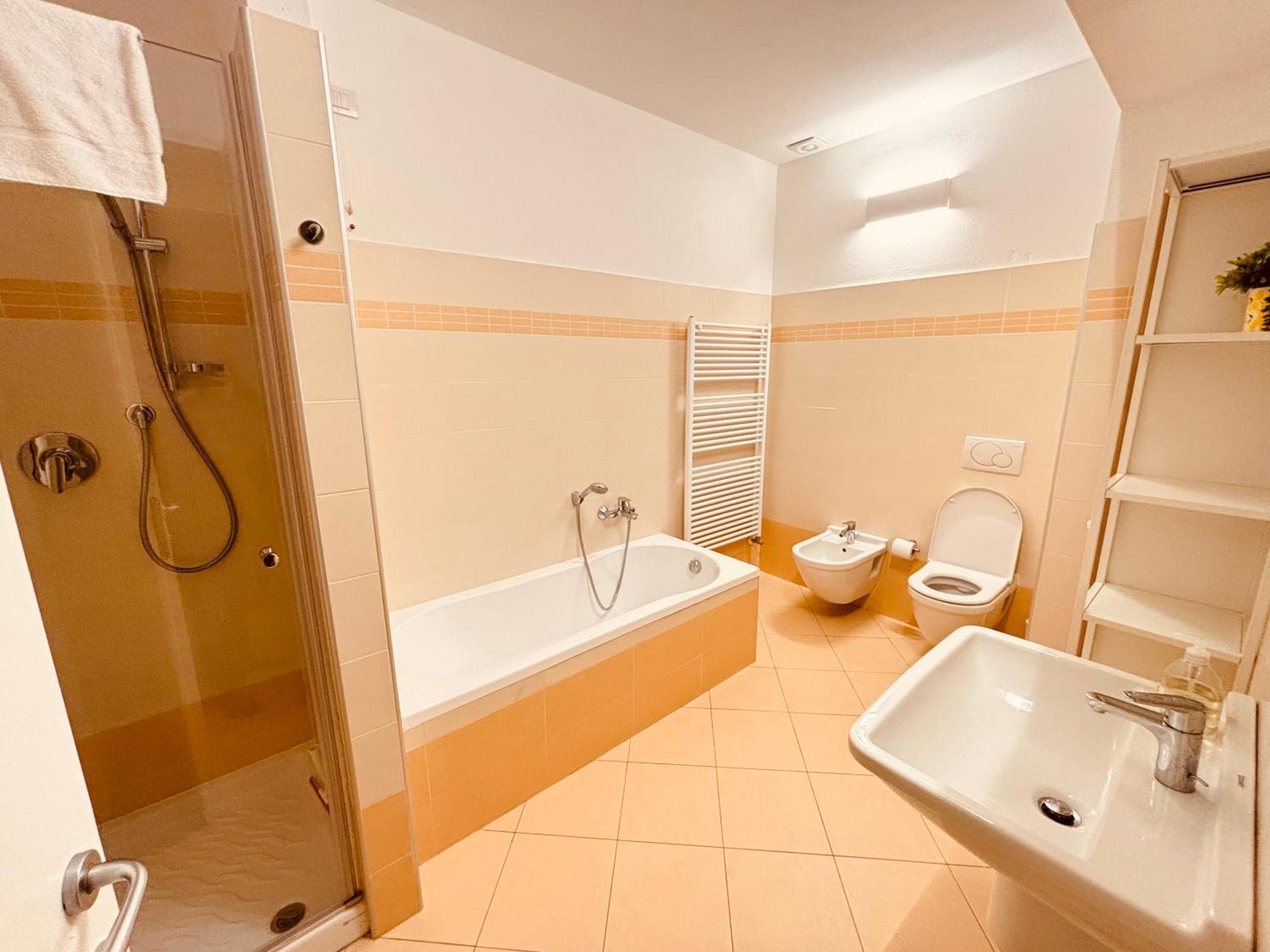 Lago Villa Zen - Apartment With Jacuzzi, Panoramic Views レンノ エクステリア 写真